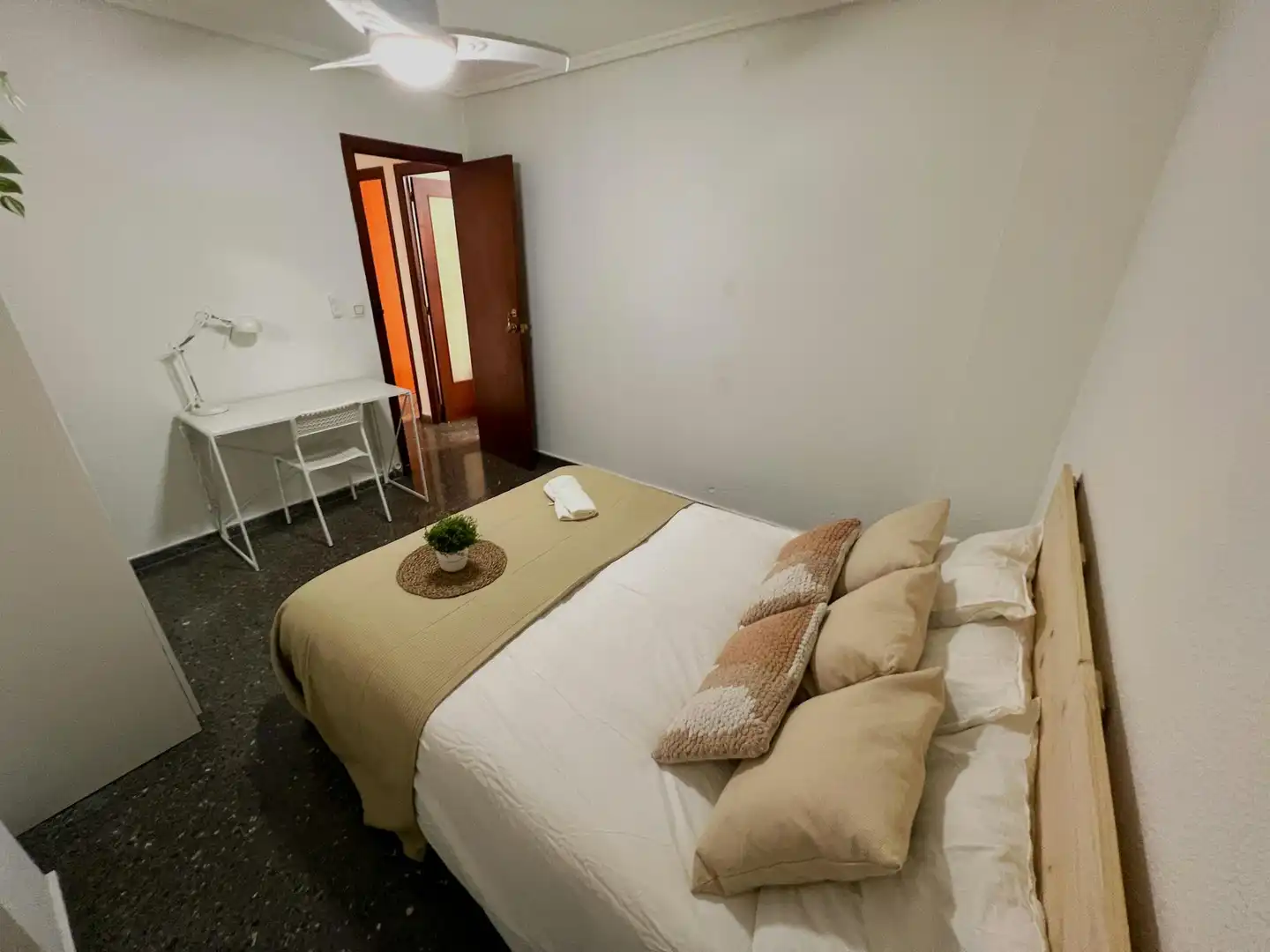 Habitación de Piso para compartir en Valencia con Lavadora y TV