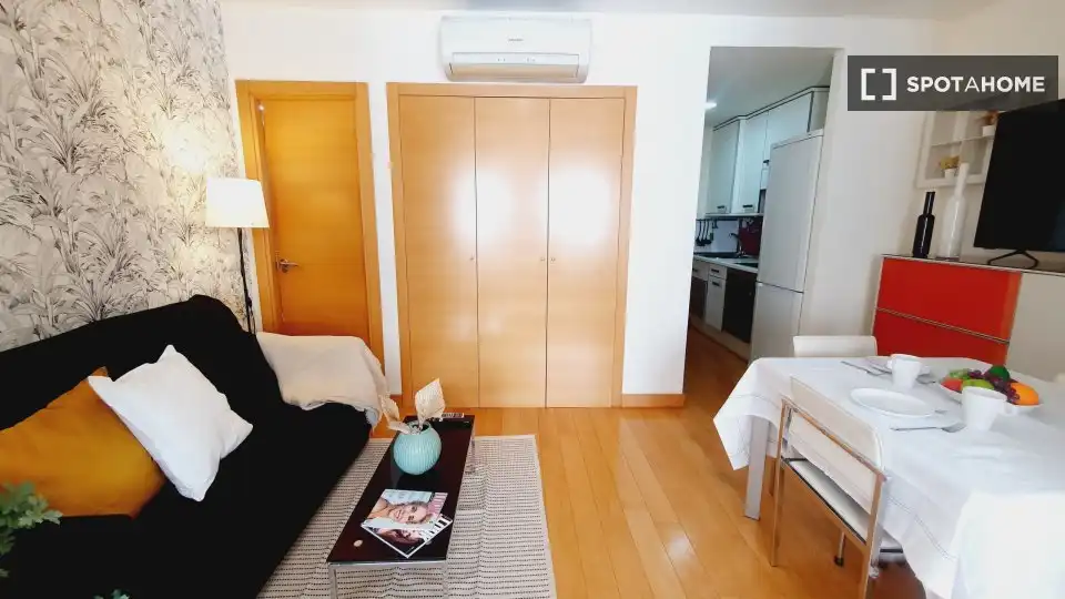Habitación de Piso de alquiler en Madrid con Aire acondicionado, Calefacción y Amueblado
