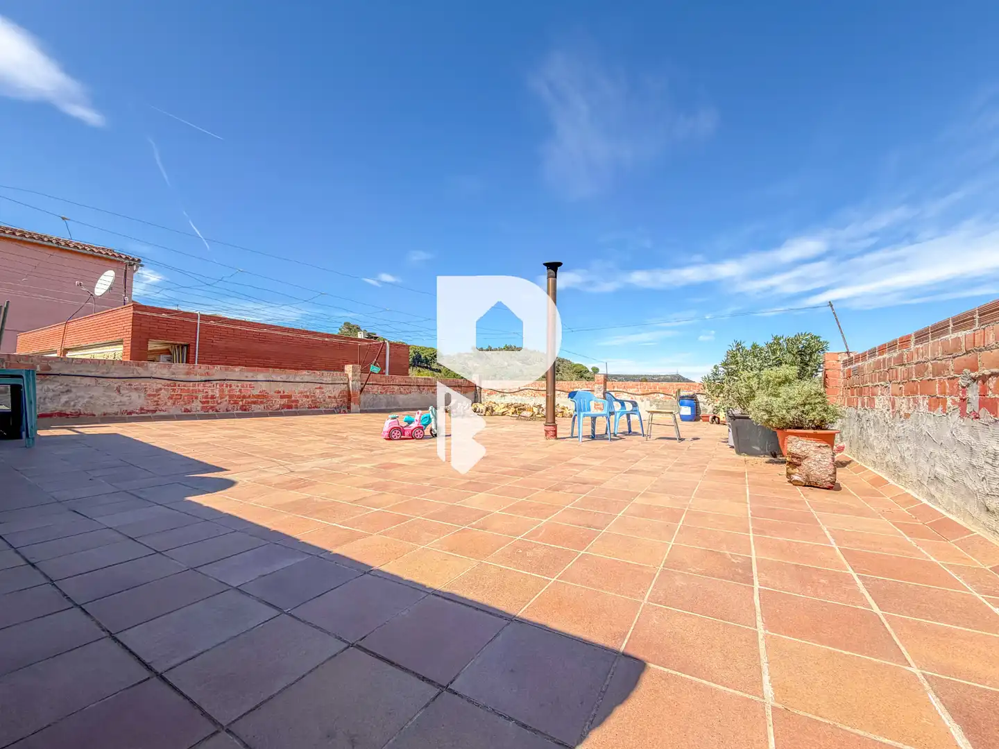 Terrasse von Haus oder Chalet zum Verkauf in Sant Vicenç Dels Horts mit Terrasse, Abstellraum und Fernseher