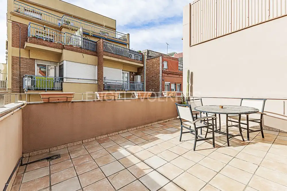 Terrassa de Casa adosada en venda en Barcelona amb Aire condicionat, Calefacció i Jardí privat