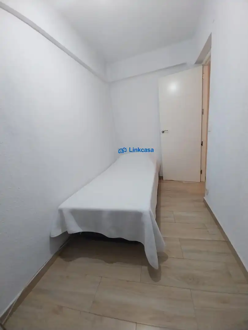 Piso en venta en Madrid con Calefacción, Terraza y Balcón