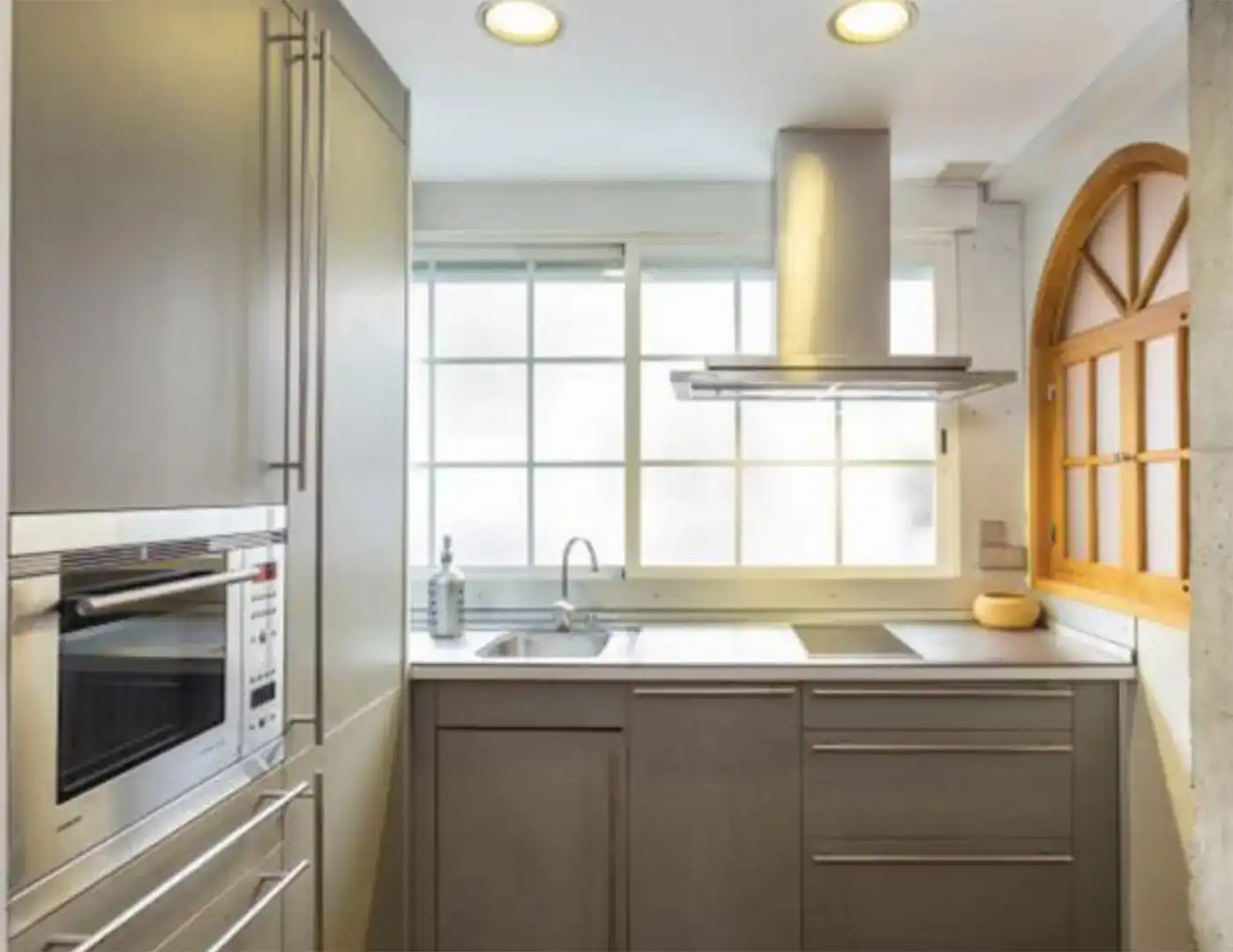 Cuina de Apartament de lloguer en Madrid amb Aire condicionat, Parquet i Moblat