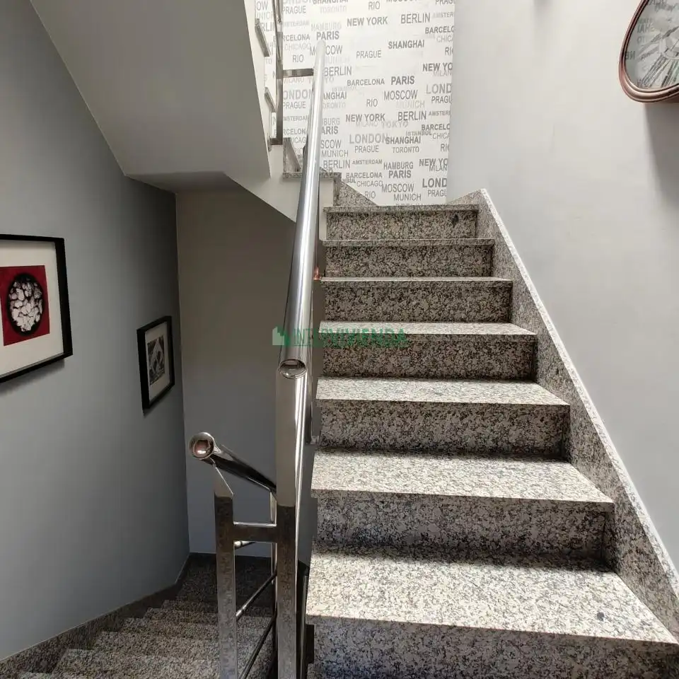 Casa adosada en venta en Vigo  con Calefacción, Terraza y Trastero