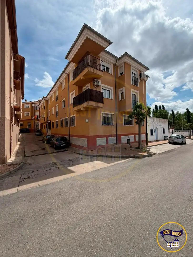 Außenansicht von Wohnung zum Verkauf in Arcas del Villar mit Heizung, Terrasse und Abstellraum