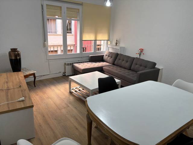 Piso en Alquiler en Carrer Alcalde Costa, 33 en Instituts - Universitat