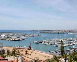 Vista exterior de Pis en venda en Torrevieja amb Aire condicionat, Terrassa i Balcó