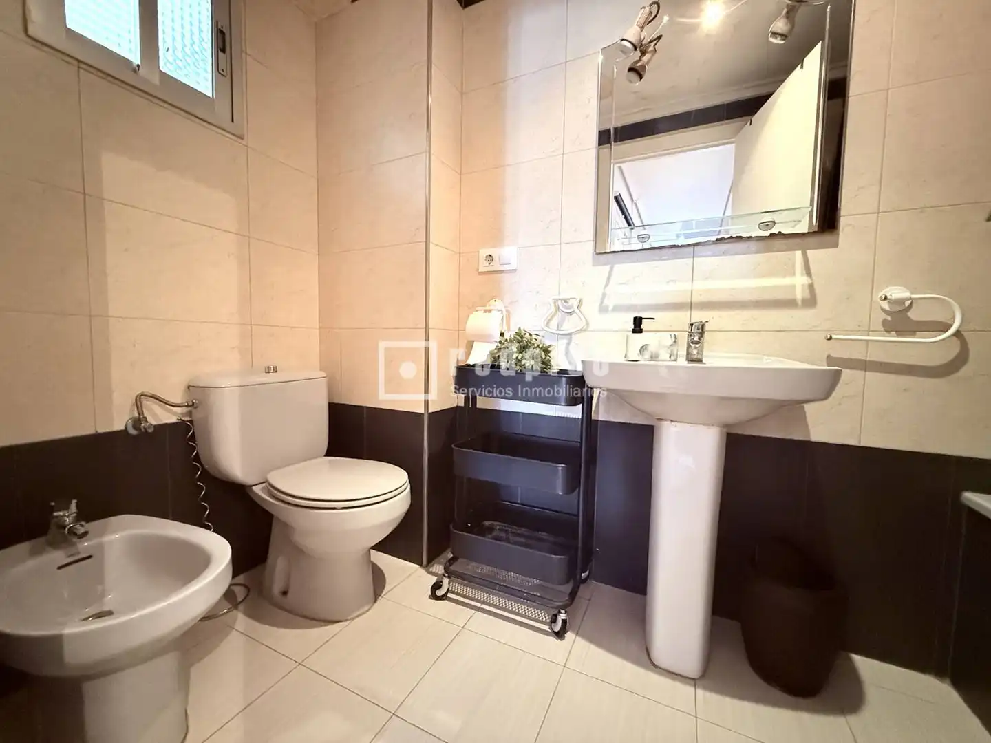 Bathroom of Flat for sale in Valencia  with Air Conditioner and Terrace
