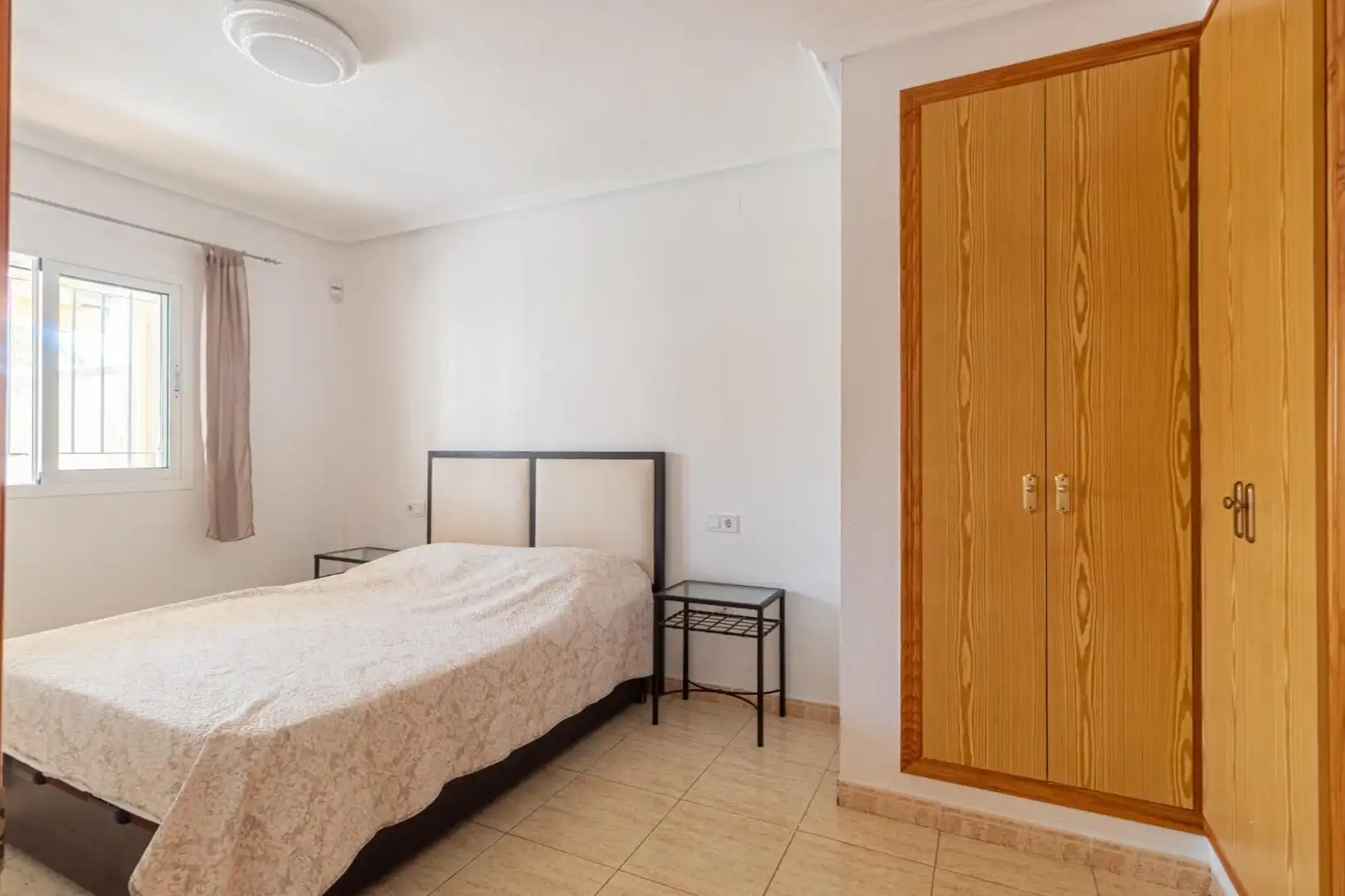 Dormitori de Casa o xalet en venda en Orihuela amb Aire condicionat, Jardí privat i Terrassa