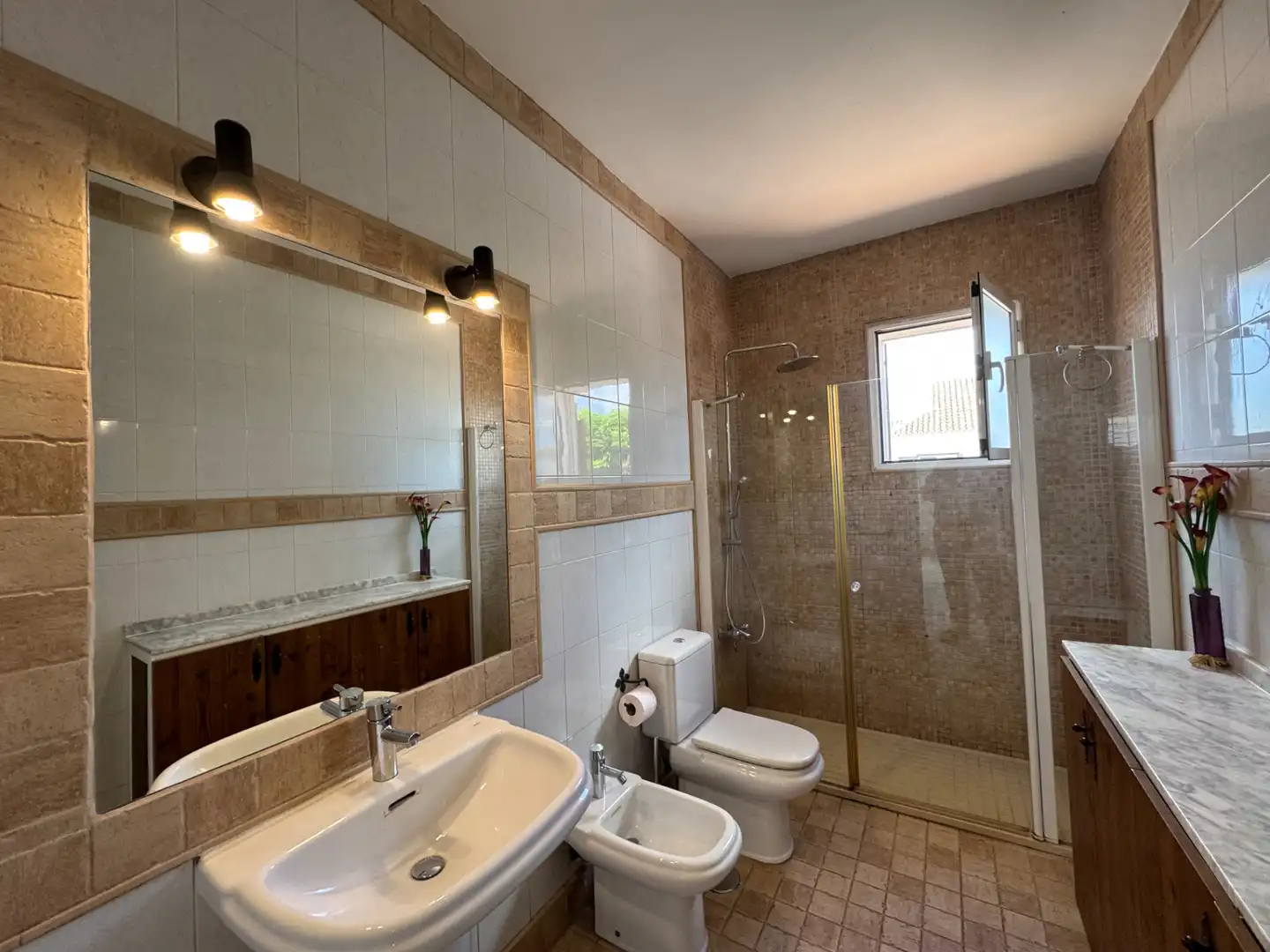Baño de Casa o chalet de alquiler en Espartinas con Aire acondicionado, Calefacción y Jardín privado