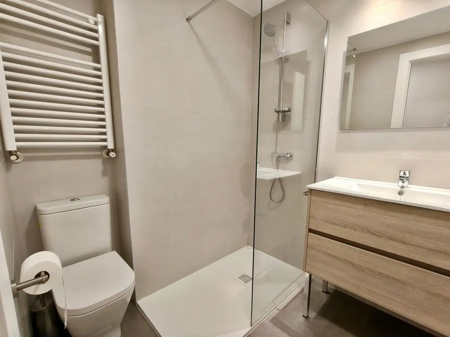 Badezimmer von Wohnung zur Miete in Zaragoza mit Heizung, Parkett und Terrasse