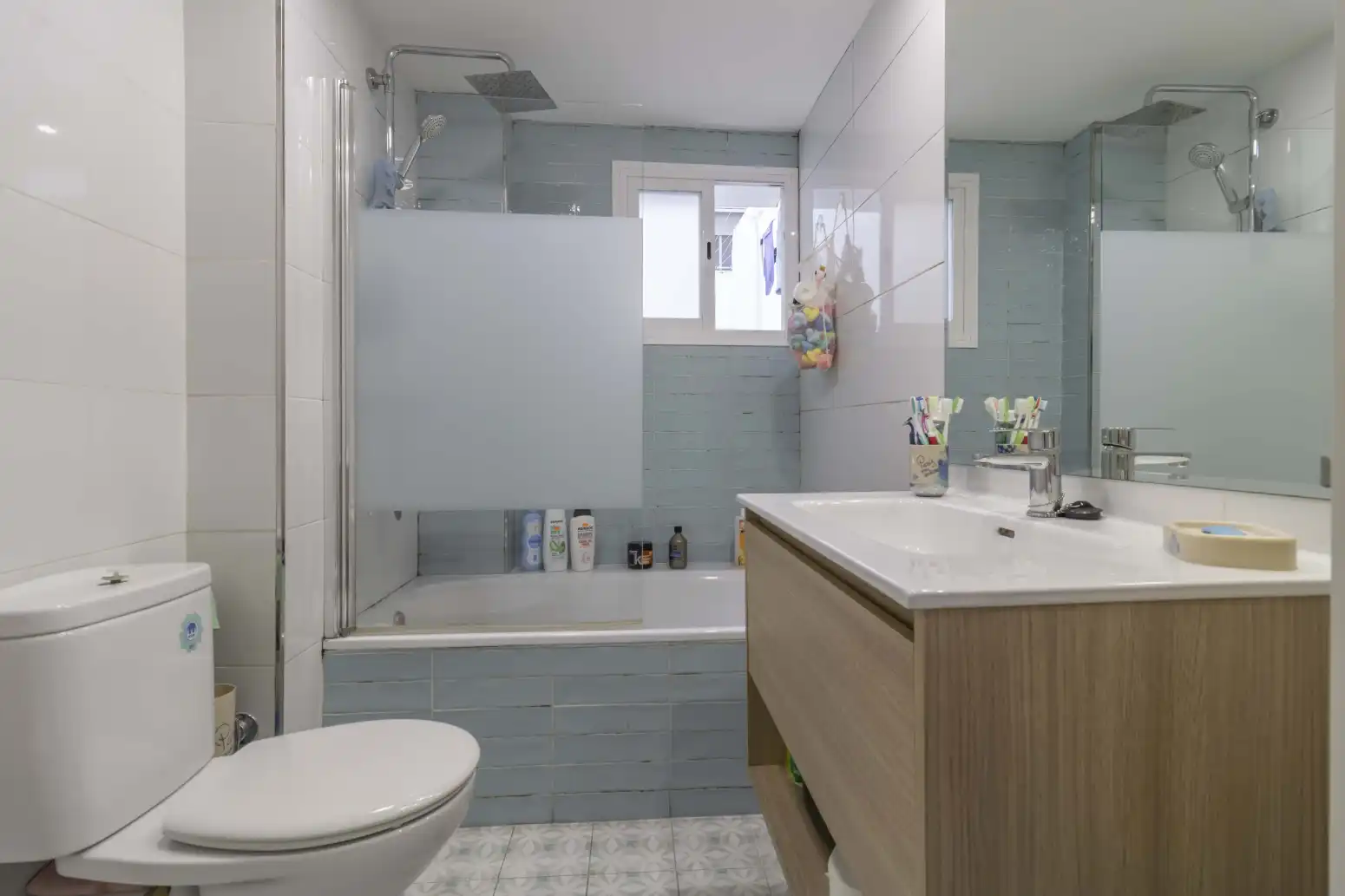 Baño de Piso en venta en Sevilla con Aire acondicionado, Jardín privado y Piscina