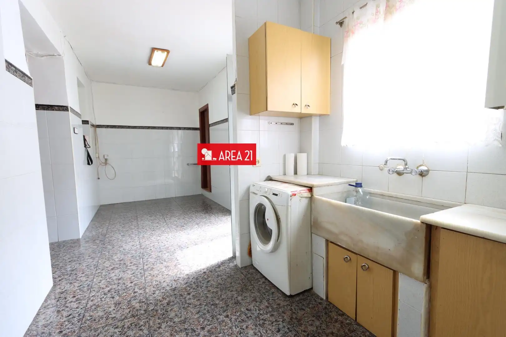 Houses for sale in La Pobla de Vallbona  with Terrace and Storage room