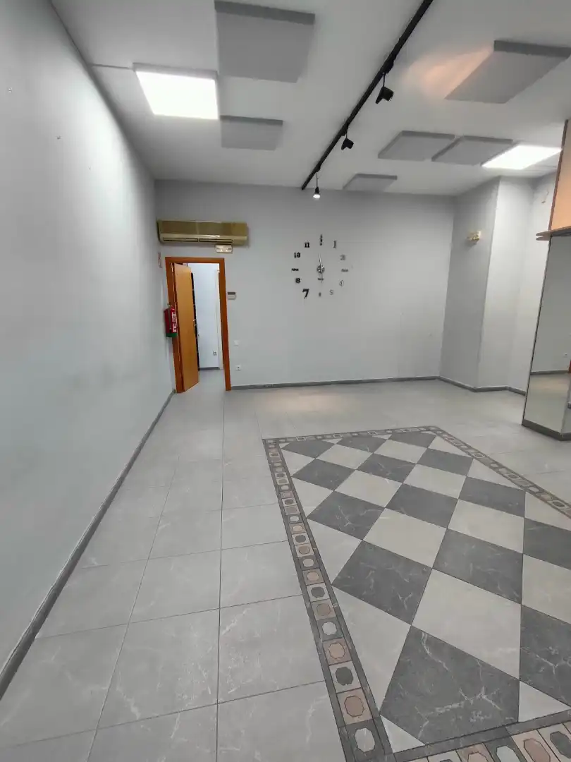 Local comercial en venda a Carrer d'Amadeu de Savoia 166, imagen 2
