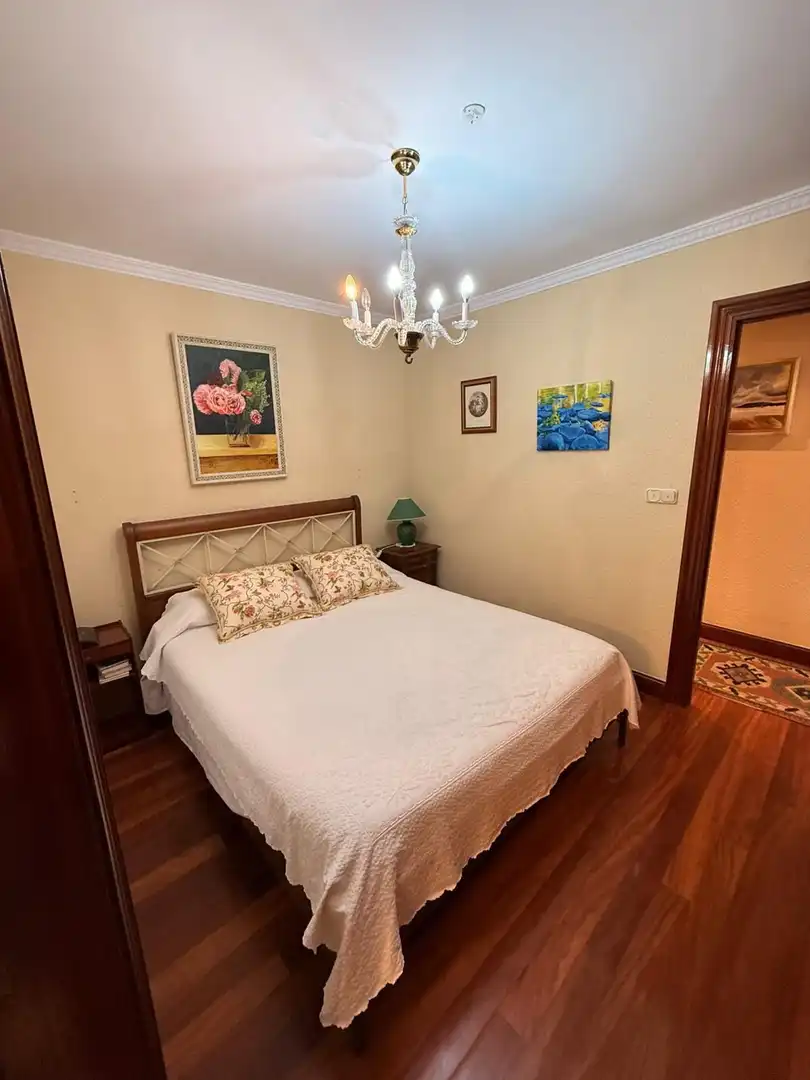 Habitación de Apartamento de alquiler en Laredo con Calefacción, Terraza y Amueblado