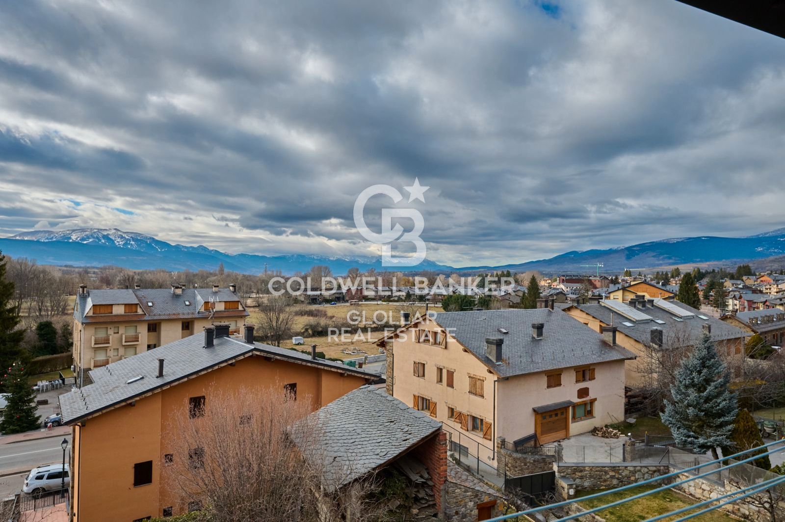 Vista exterior de Ático en venta en Llívia con Parquet