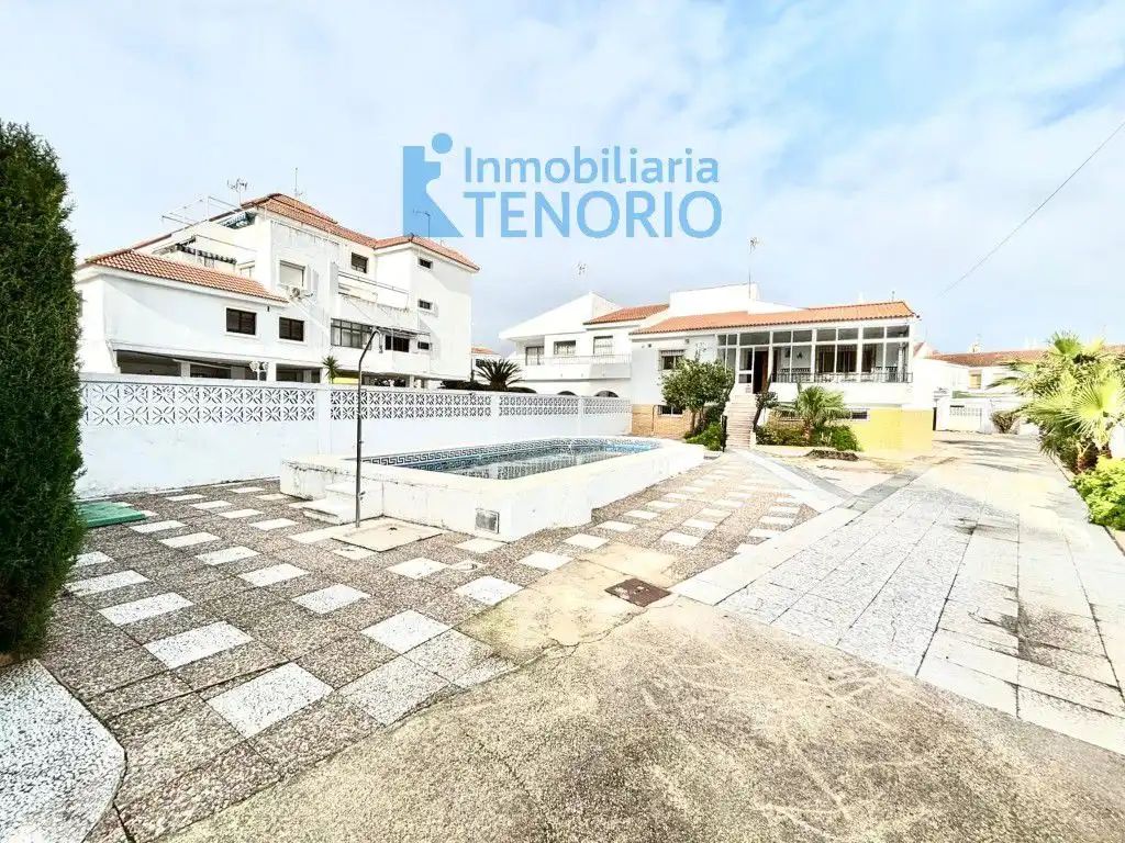 Vista exterior de Casa o xalet en venda en La Antilla amb Terrassa i Traster