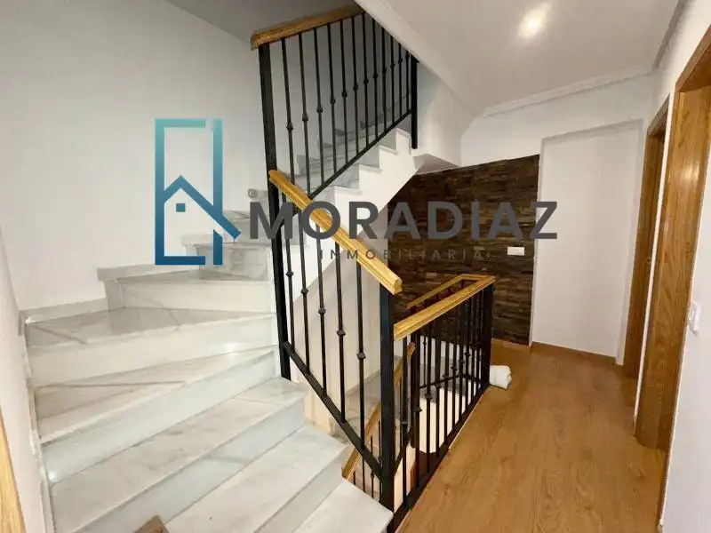 Casa adosada en venta en Don Benito con Aire acondicionado, Calefacción y Parquet