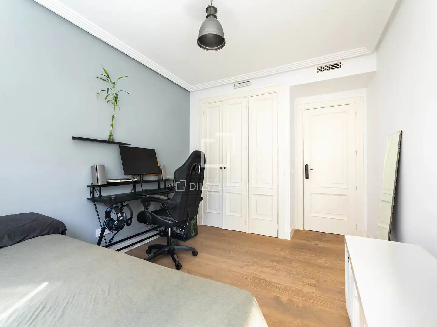 Bedroom of Flat for sale in Majadahonda  with Air Conditioner, Terrace and Swimming Pool