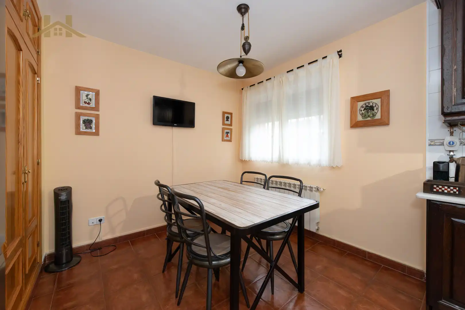 Comedor de Casa adosada en venta en Miraflores de la Sierra con Trastero, Amueblado y Horno