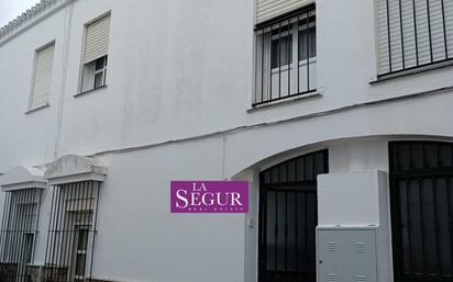 Vista exterior de Casa adosada en venda en Medina-Sidonia amb Traster i Balcó