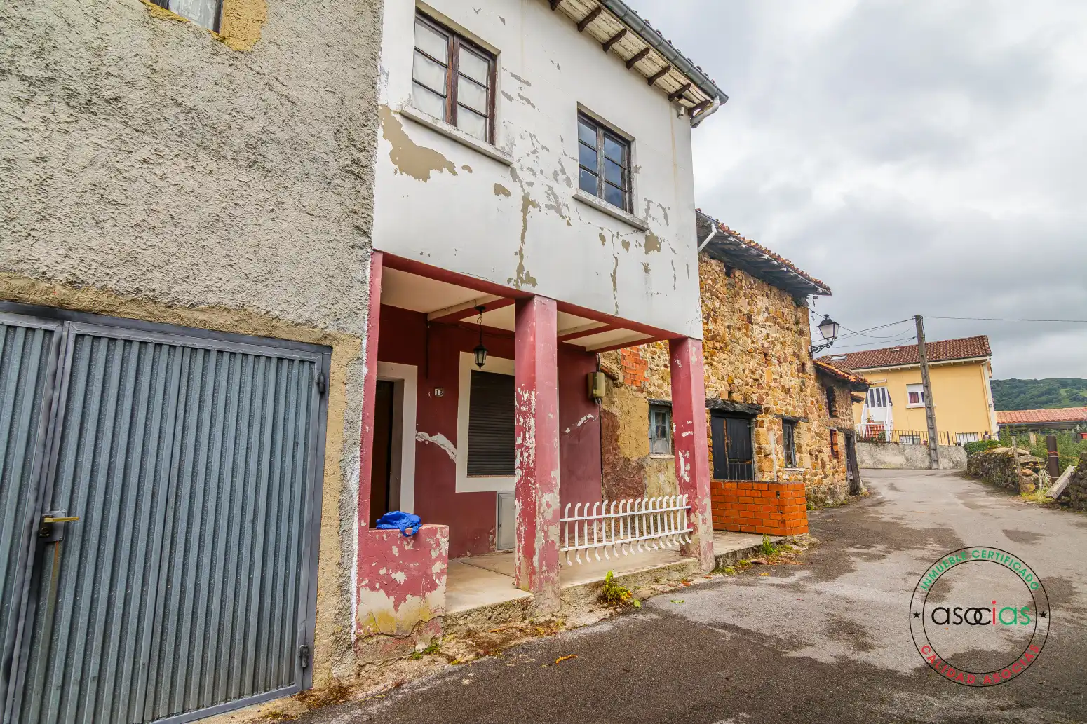 Vista exterior de Casa o xalet en venda en Bimenes amb Jardí privat