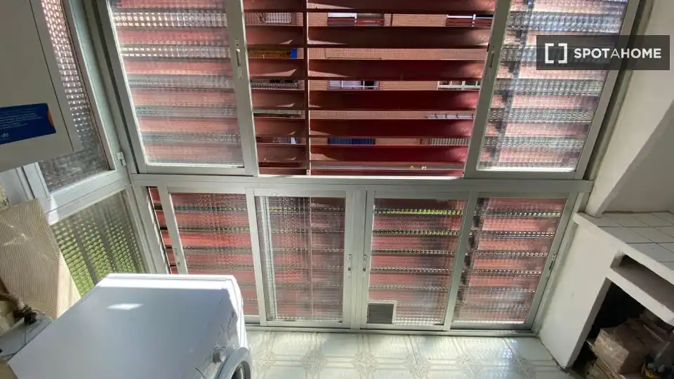 Flat for rent in Madrid  with Air Conditioner, Heating and Furnished