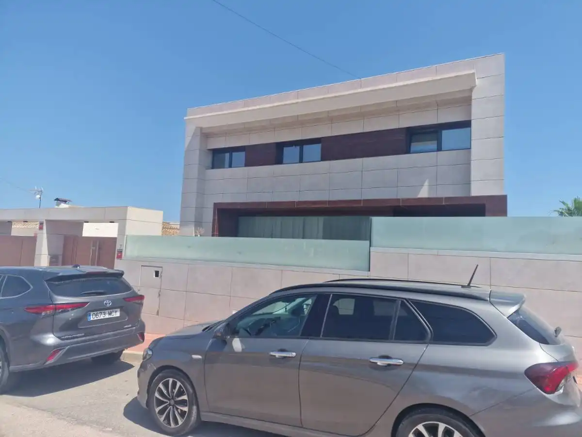 Chalet con piscina en venta en C. Saturno, imagen 3
