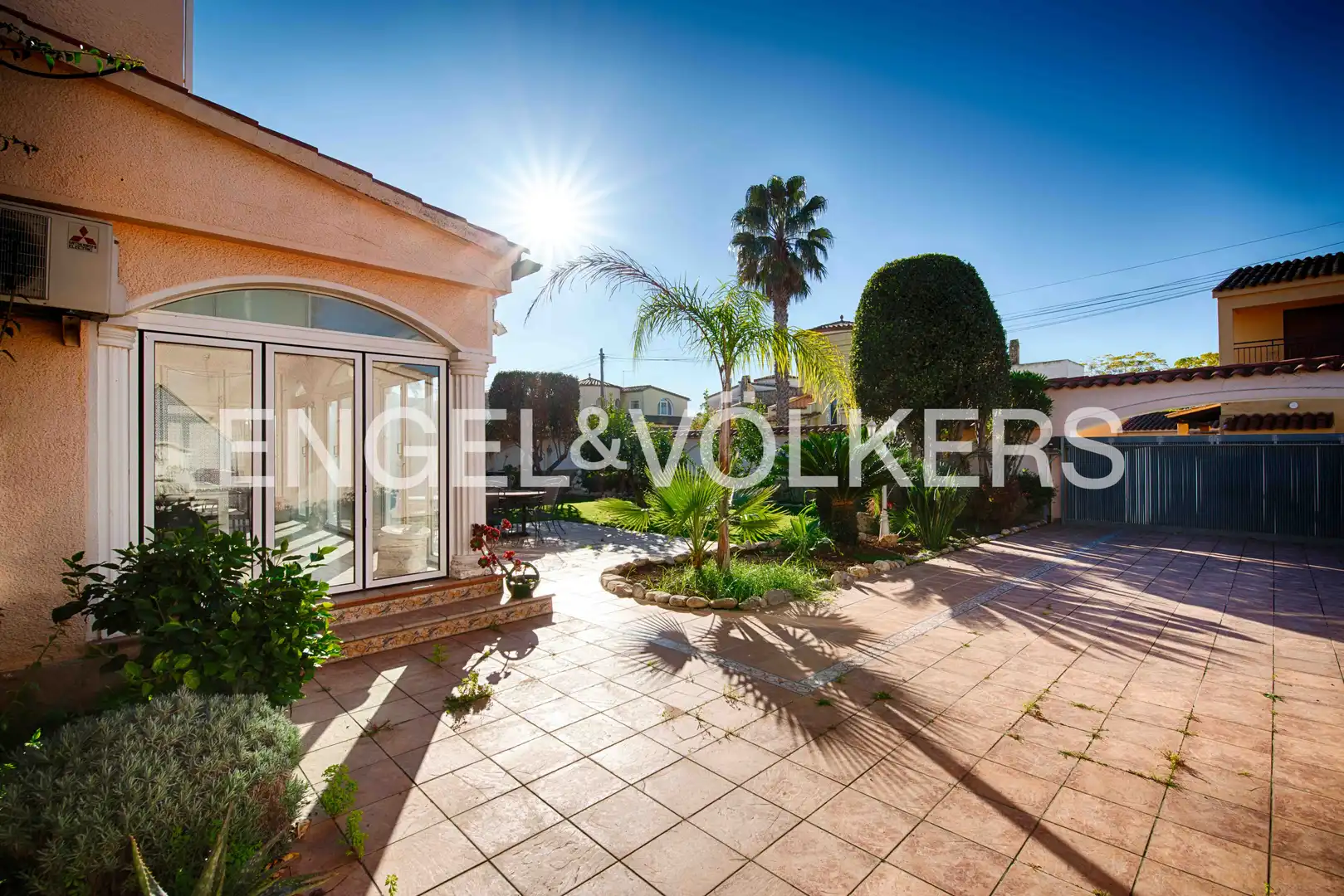 Casa con piscina en venta en Carrer Requesens, imagen 6