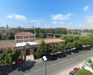 Vista exterior de Apartament de lloguer en  Logroño amb Calefacció i Moblat