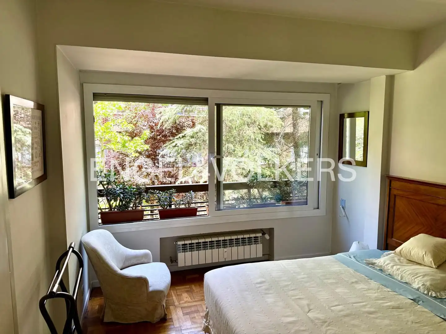 Dormitori de Pis en venda en Madrid amb Calefacció, Jardí privat i Parquet
