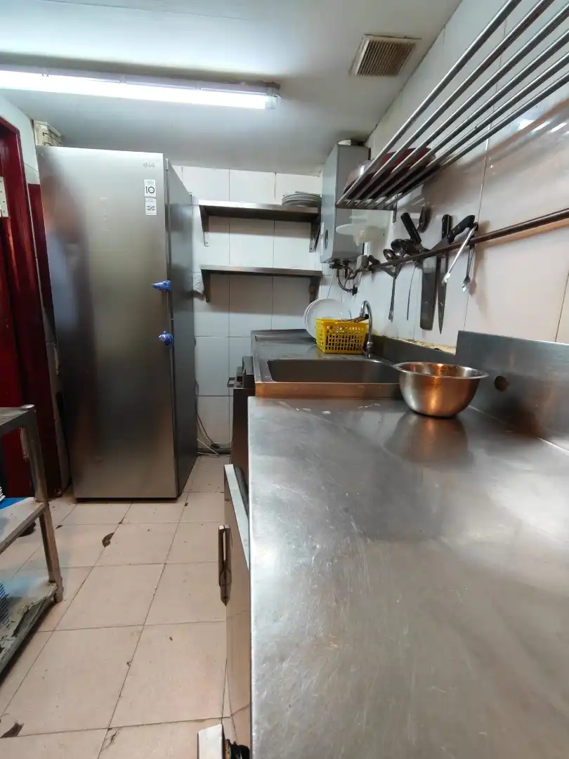 Cocina de Local en venta en Madrid con Aire acondicionado, Calefacción y Amueblado
