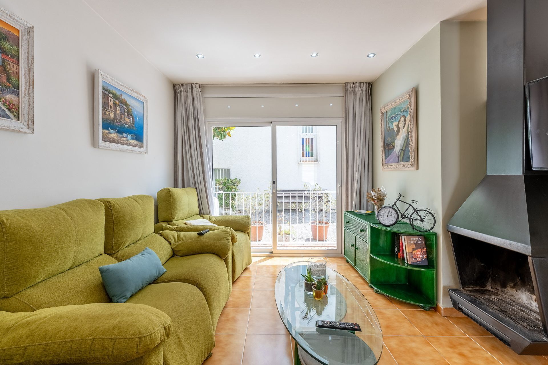 Sala d'estar de Casa adosada en venda en Cunit amb Aire condicionat, Calefacció i Jardí privat