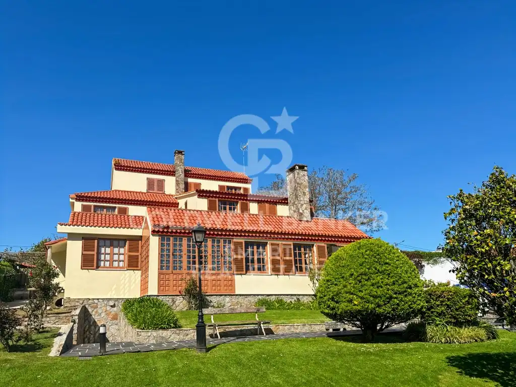 Chalet con piscina en venta en Rúa Riveiro