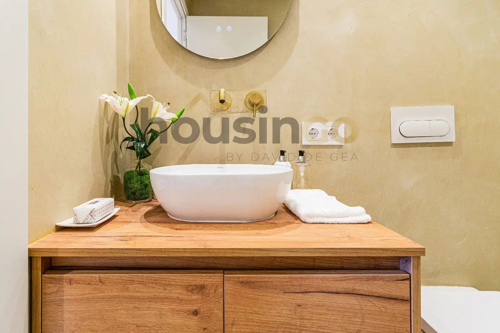 Bathroom of Flat for sale in Madrid  with Air Conditioner, Heating and Parquet flooring