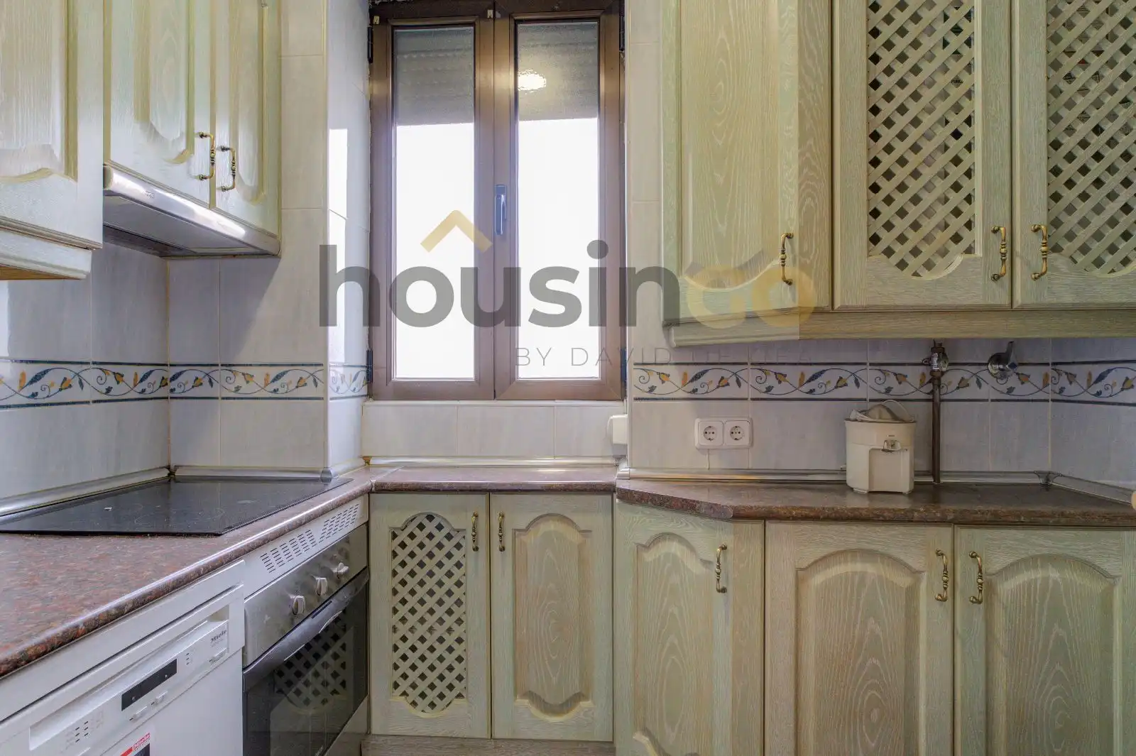 Kitchen of Flat for rent in Madrid  with Air Conditioner, Heating and Parquet flooring