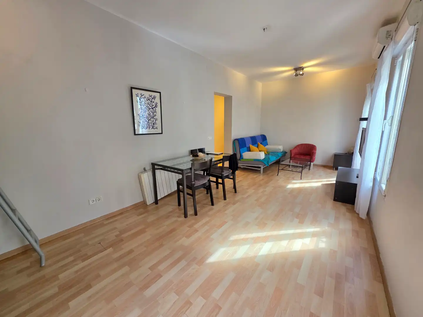 Living room of Flat for sale in  Madrid Capital  with Air Conditioner, Heating and Parquet flooring