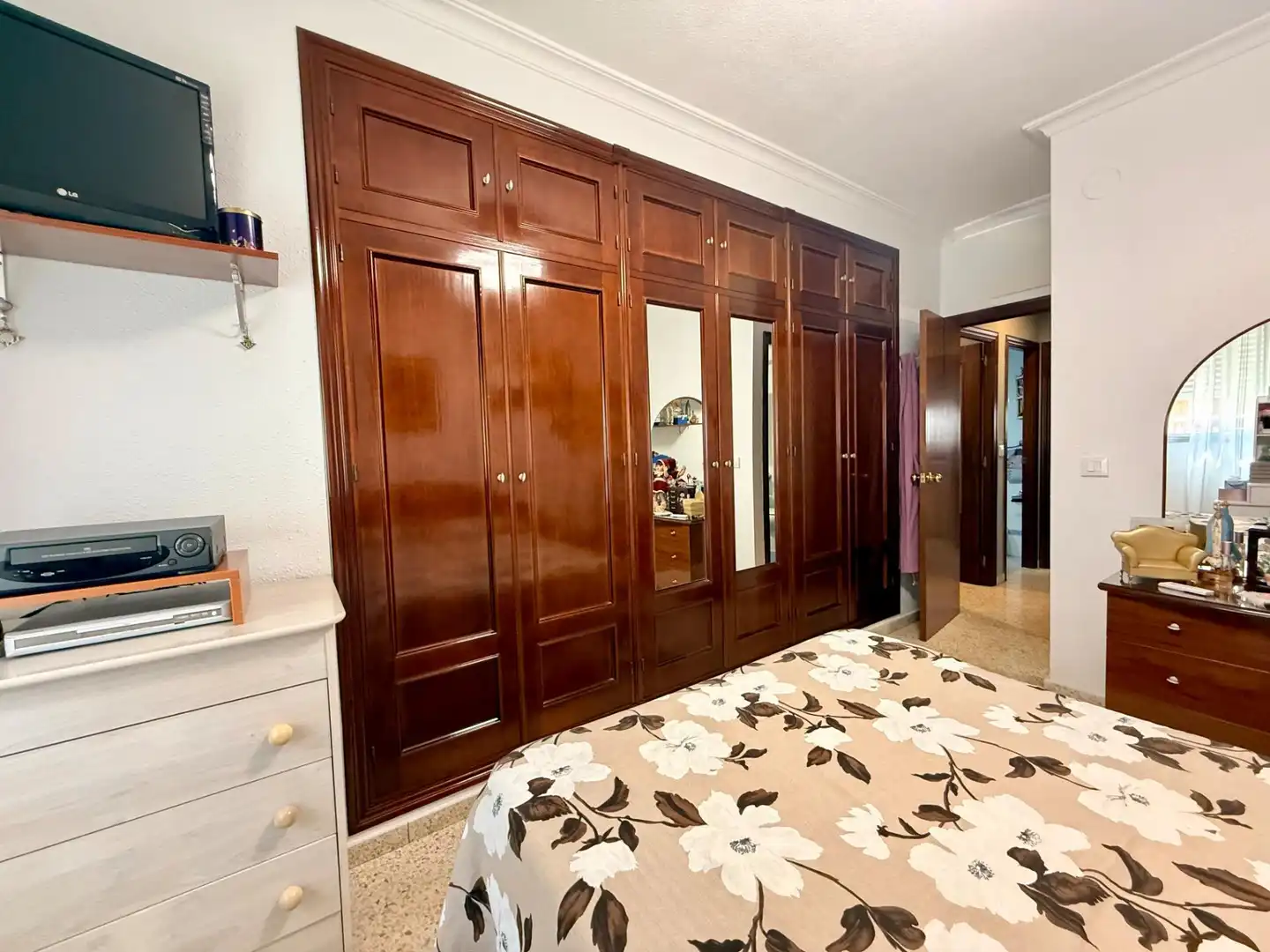 Schlafzimmer von Wohnung zum Verkauf in Sevilla mit Klimaanlage, Terrasse und Balkon