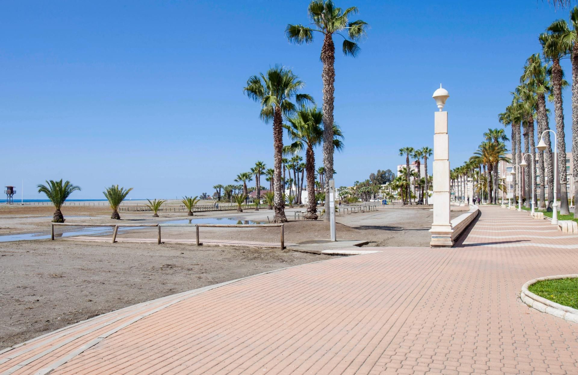 Vista exterior de Pis en venda en Motril