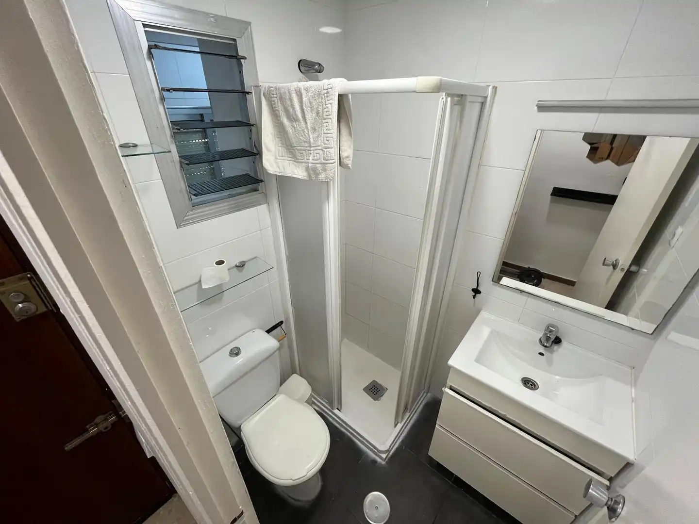 Bathroom of Flat for rent in Sevilla  with Air Conditioner and Furnished