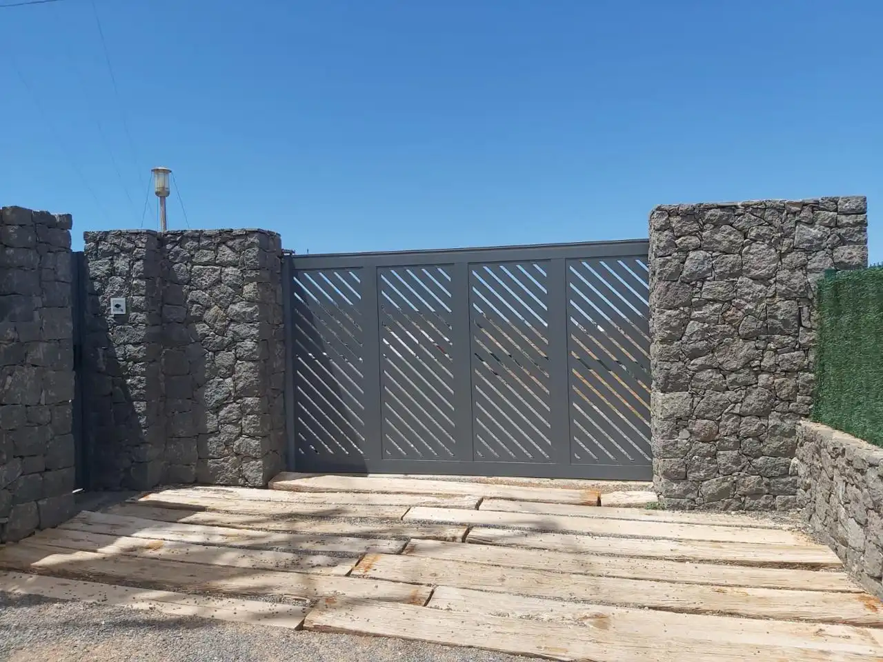 Vista exterior de Casa o chalet en venta en Telde con Jardín privado, Parquet y Terraza