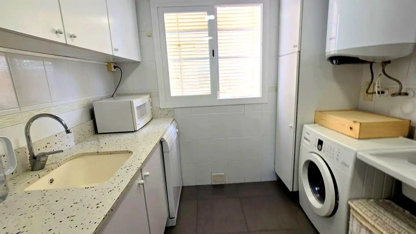 Cuina de Apartament de lloguer en Gandia amb Aire condicionat, Parquet i Terrassa