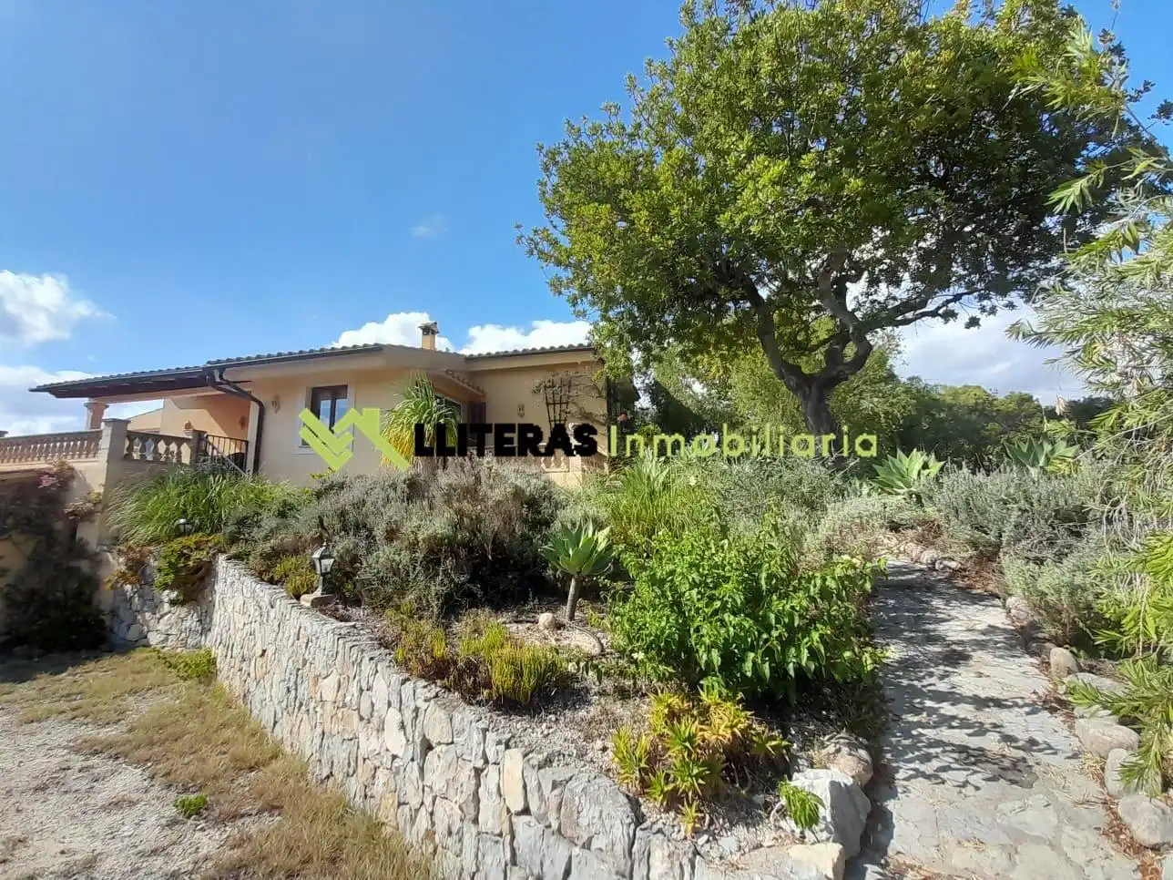 Country homes for sale in Selva
