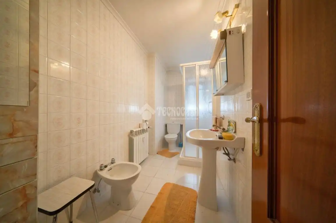 Bathroom of Flat for sale in Valladolid  with Heating