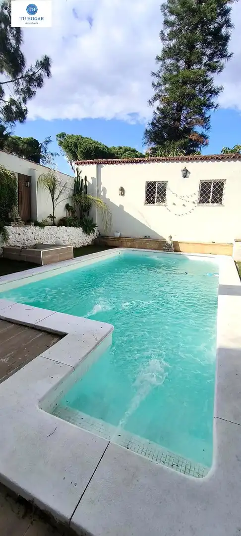 Piscina de Casa o xalet en venda en Alcalá de Guadaira amb Calefacció, Jardí privat i Terrassa
