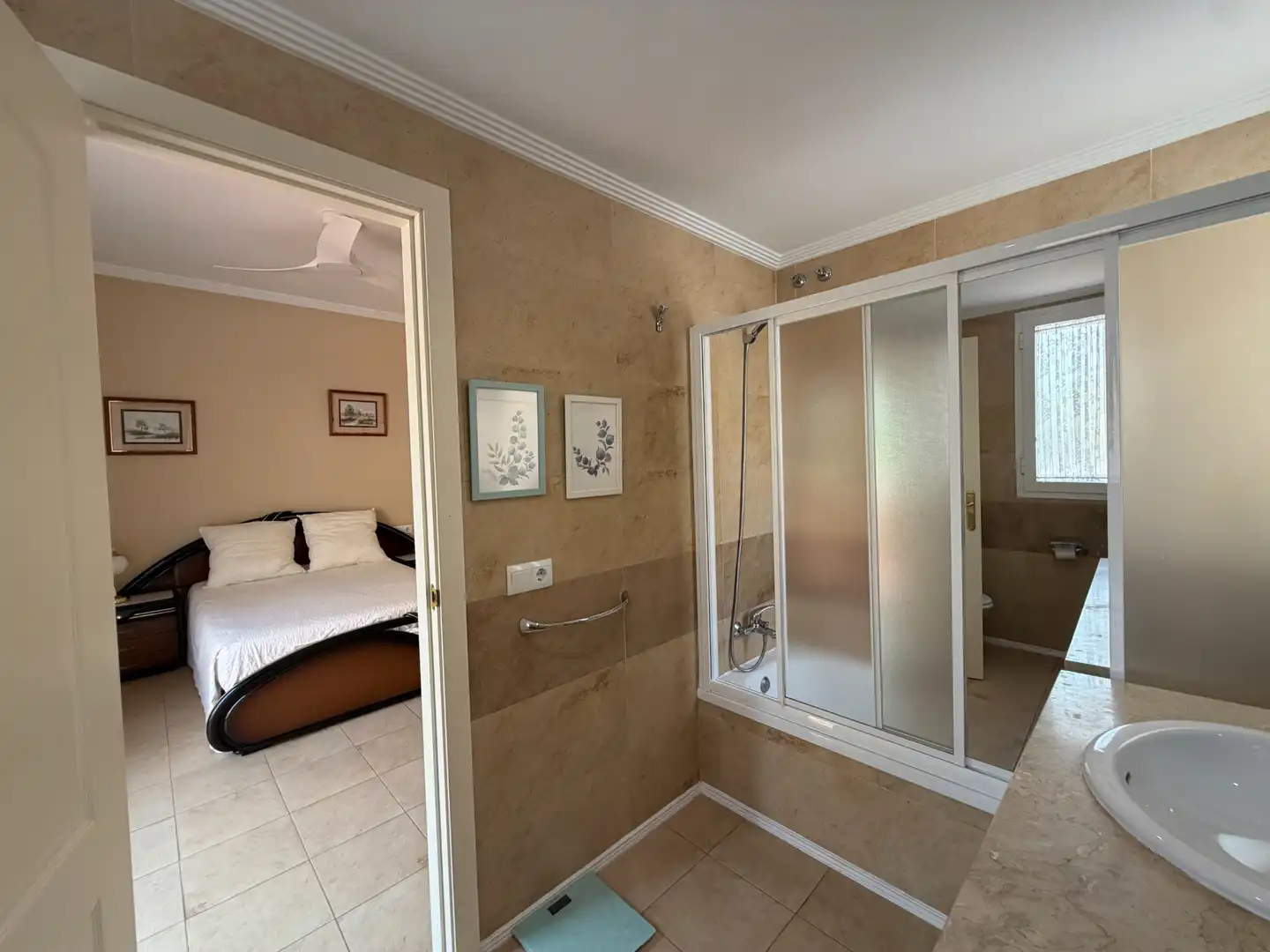 Bany de Casa o xalet en venda en Espartinas amb Aire condicionat, Terrassa i Traster
