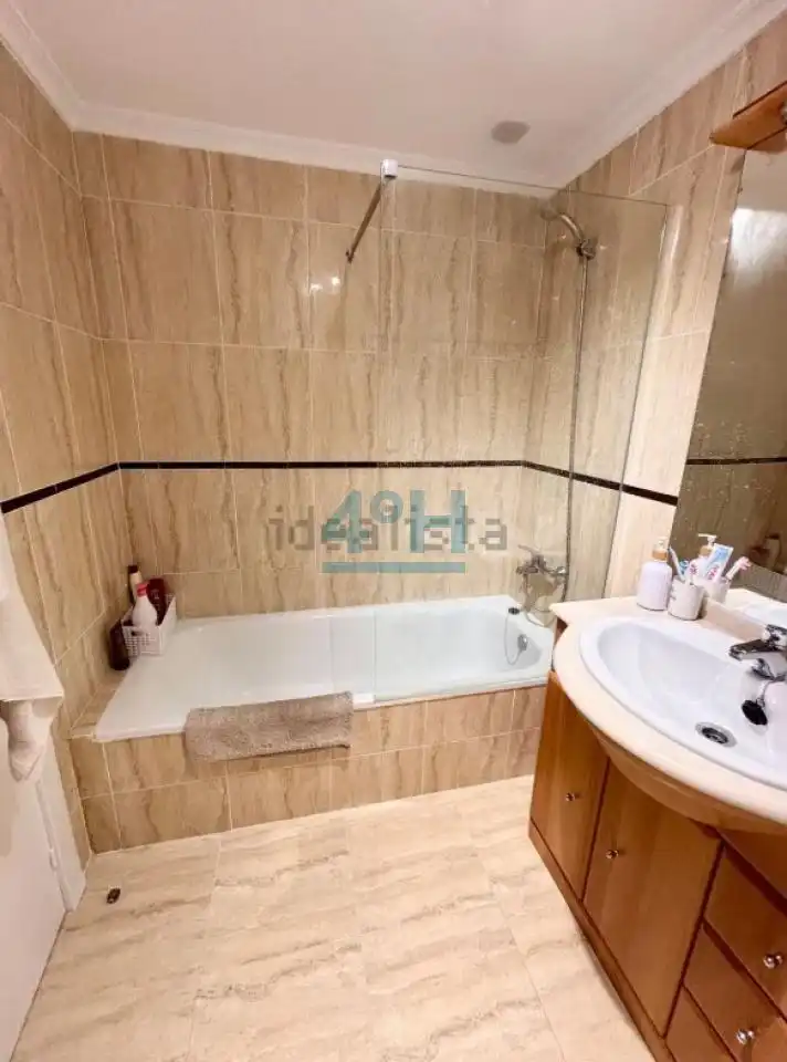Bathroom of Flat for sale in Ourense Capital   with Heating and Balcony