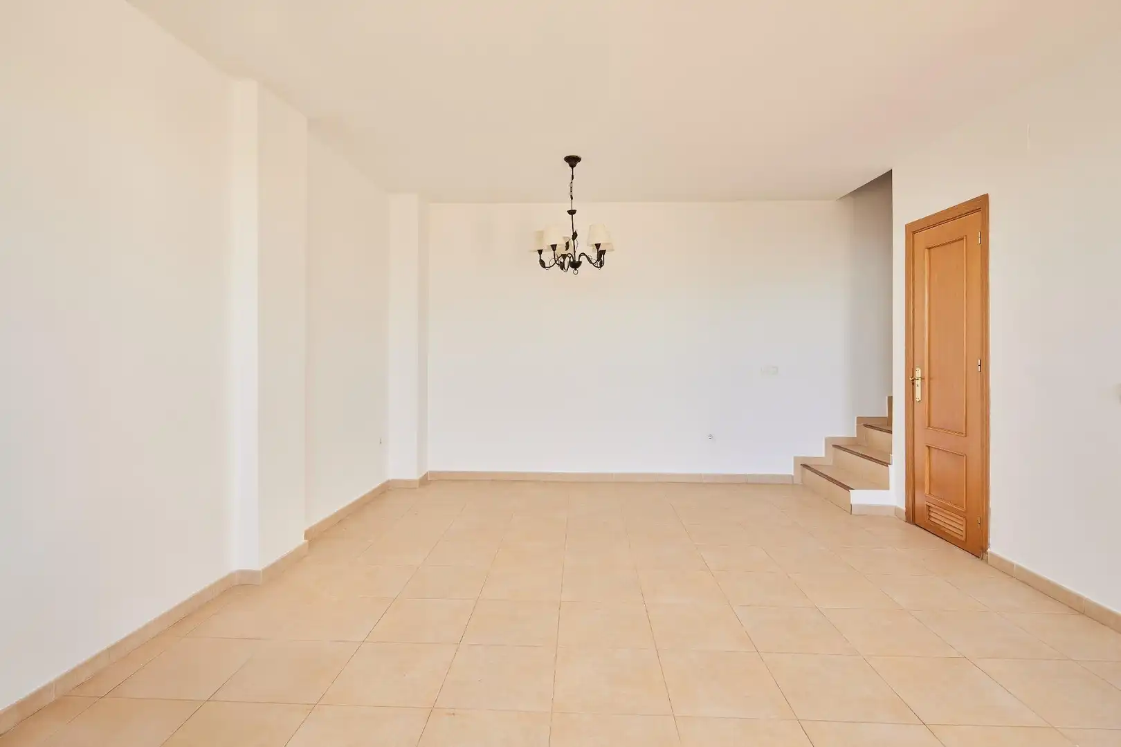 Casa adosada en venta en Medina Sidonia con Terraza, Balcón y Alarma