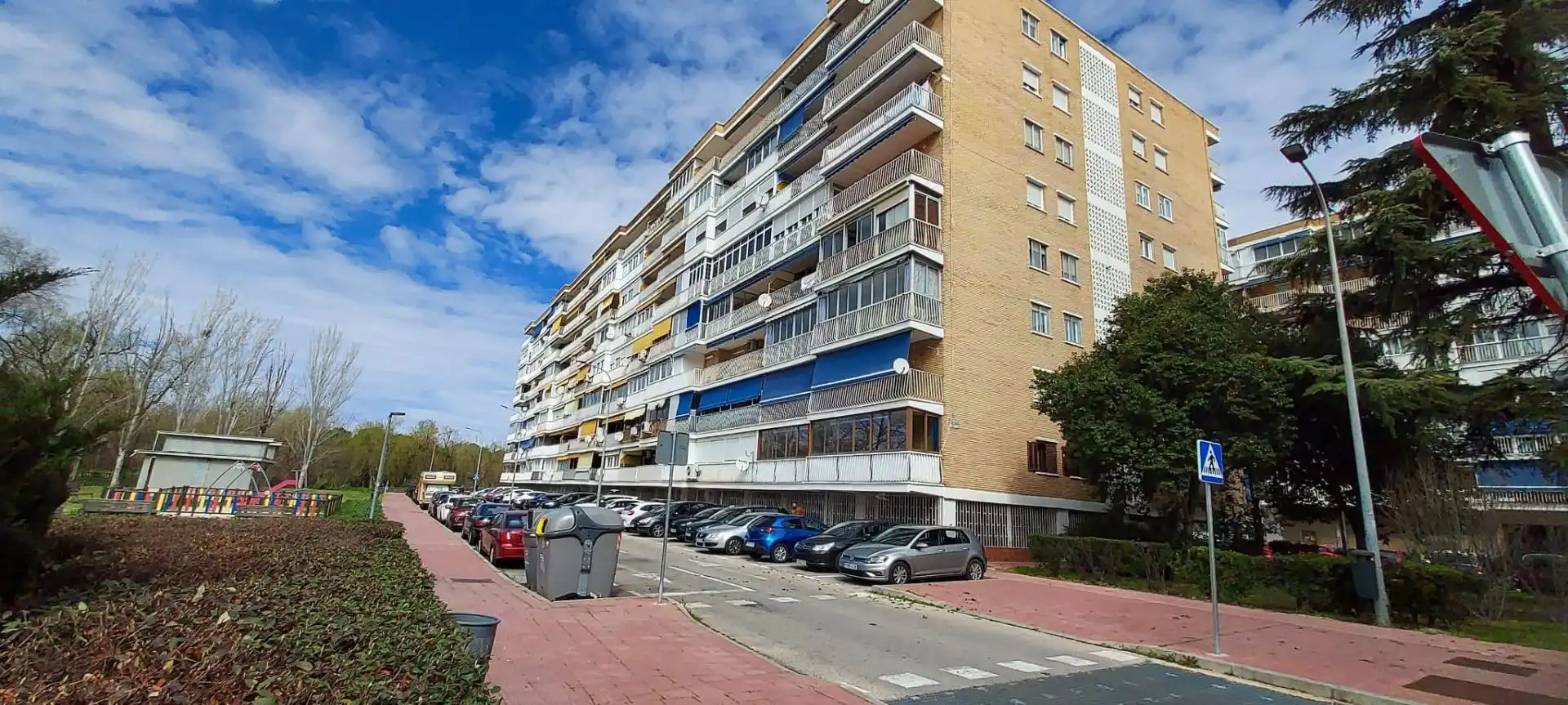 Vista exterior de Piso en venta en Alcalá de Henares