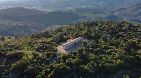 Espectacular finca en plena Sierra de Cazorla, Segura y las Villas, con una superficie de 166.000m2 se encuentra una construcción 