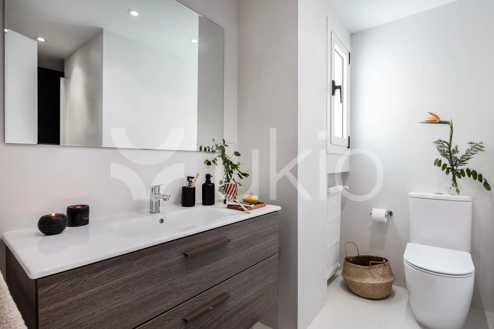 Bathroom of Apartments for rent in Madrid  with Air Conditioner, Heating and Furnished
